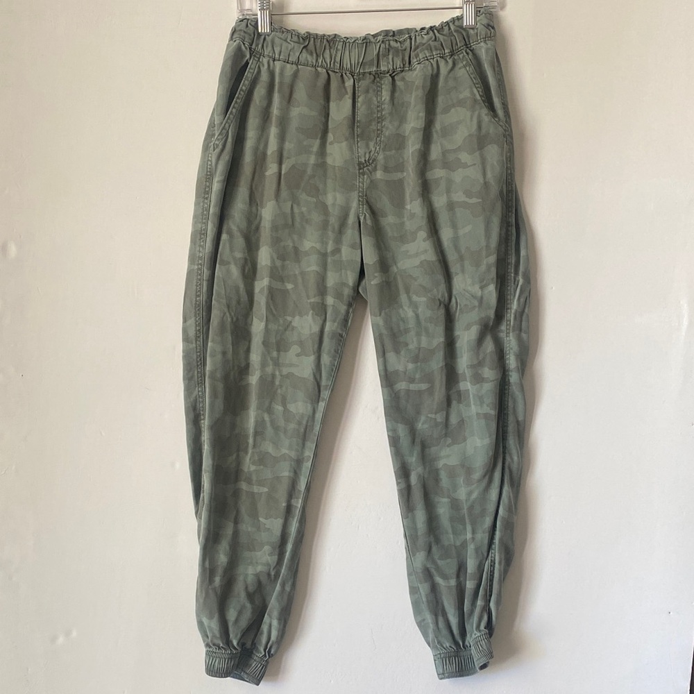 Knox Rose Women’s Green Camo Elastic-Waist Jogger Pants boho grunge coastal